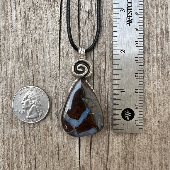 Boulder Opal Holds Earth, Water and Fire Elements. Brings a Zest Life. - Picture 7 of 9